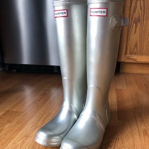 Hunter Boots; Tall Original Size 7 (Silver)